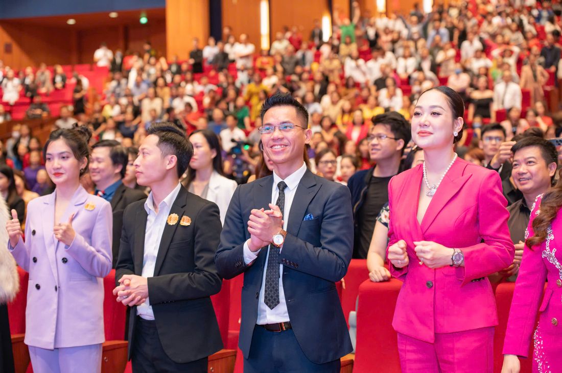 Chuong trinh dao tao cua Le Van Cuong - khoanh khac 22